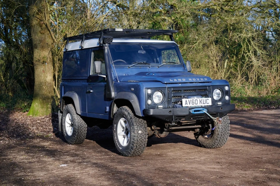 2010 Land Rover Defender 90 - Image 3 of 30
