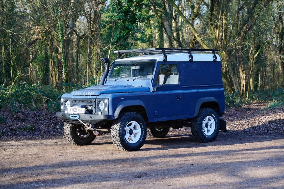 2010 Land Rover Defender 90 - Image 4 of 30