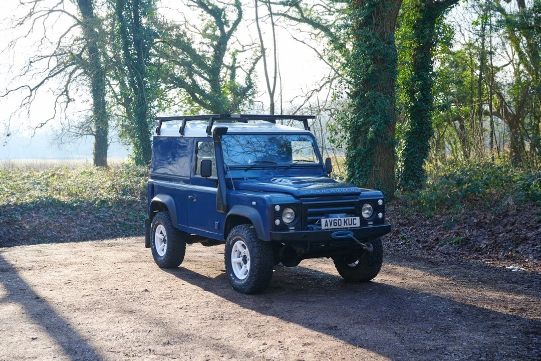 2010 Land Rover Defender 90 - Image 14 of 30