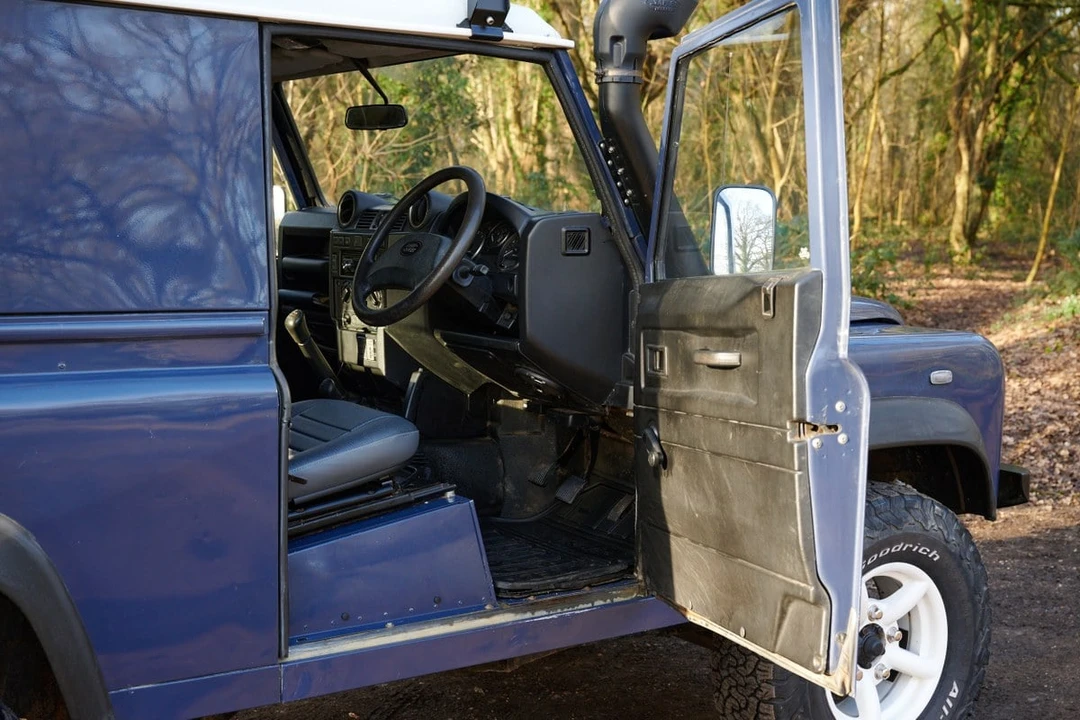 2010 Land Rover Defender 90 - Image 22 of 30