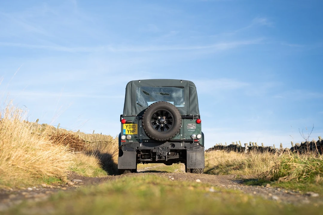 2010 Land Rover Defender 90 - Image 29 of 30