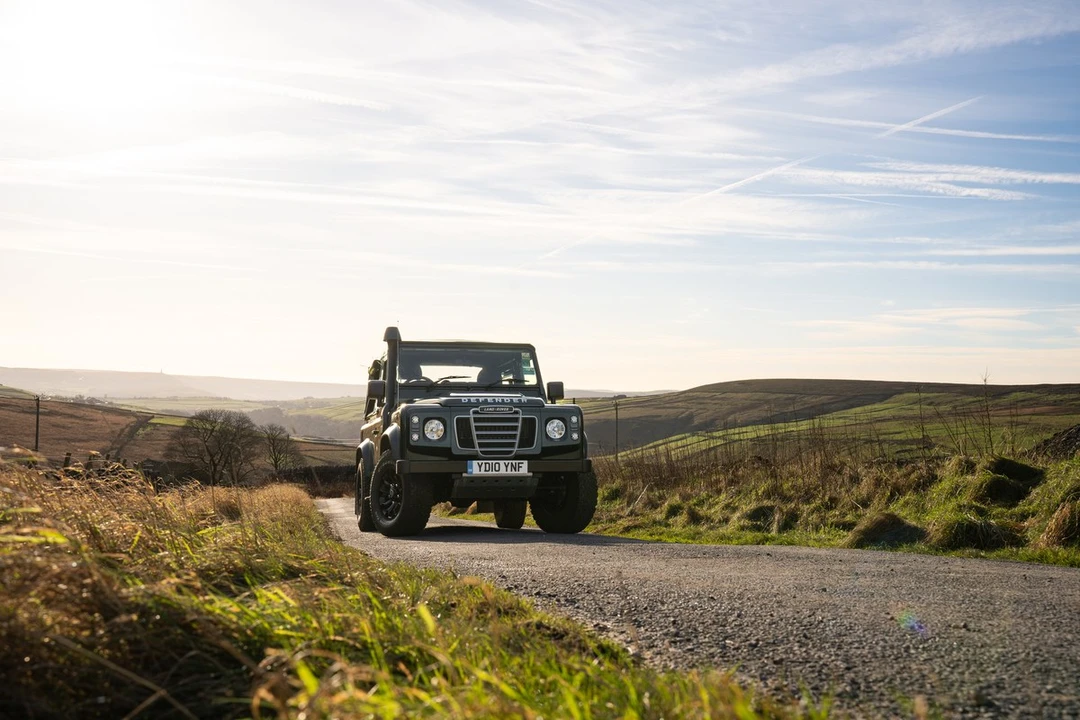 2010 Land Rover Defender 90 - Image 4 of 30