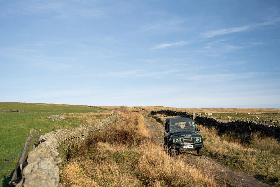 2010 Land Rover Defender 90 - Image 17 of 30