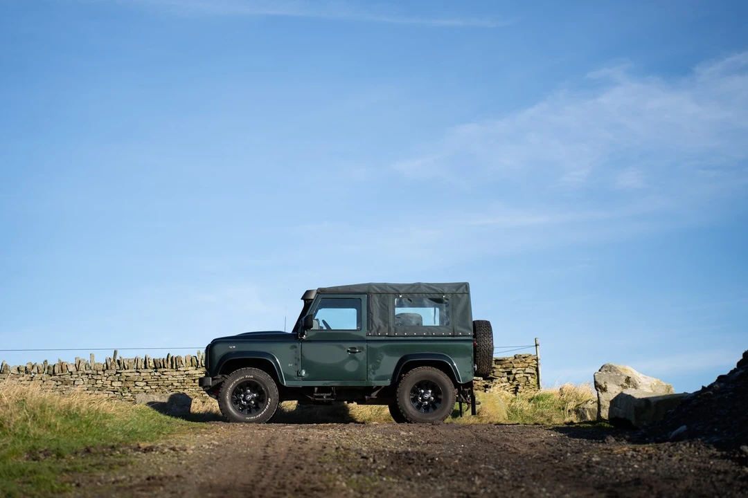 2010 Land Rover Defender 90 - Image 20 of 30