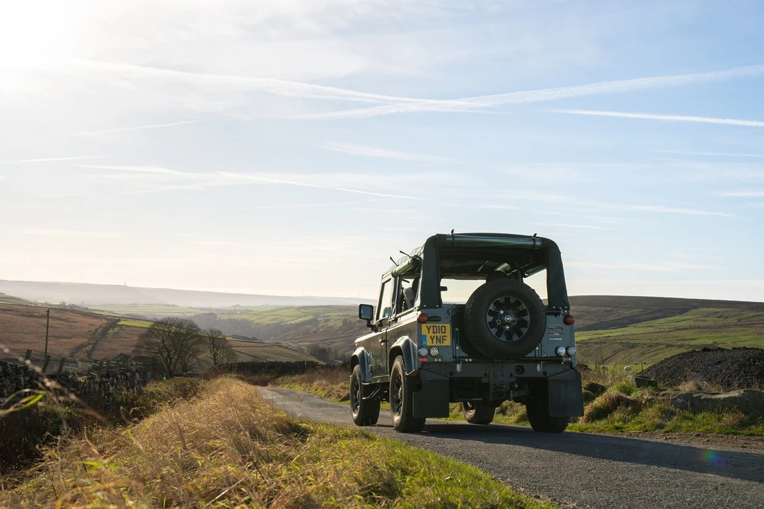 2010 Land Rover Defender 90 - Image 10 of 30