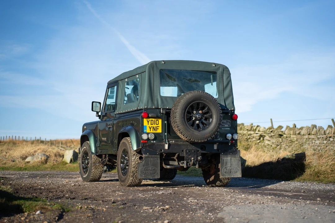 2010 Land Rover Defender 90 - Image 22 of 30
