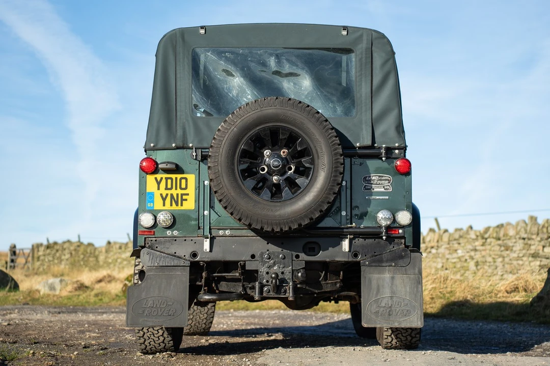 2010 Land Rover Defender 90 - Image 27 of 30