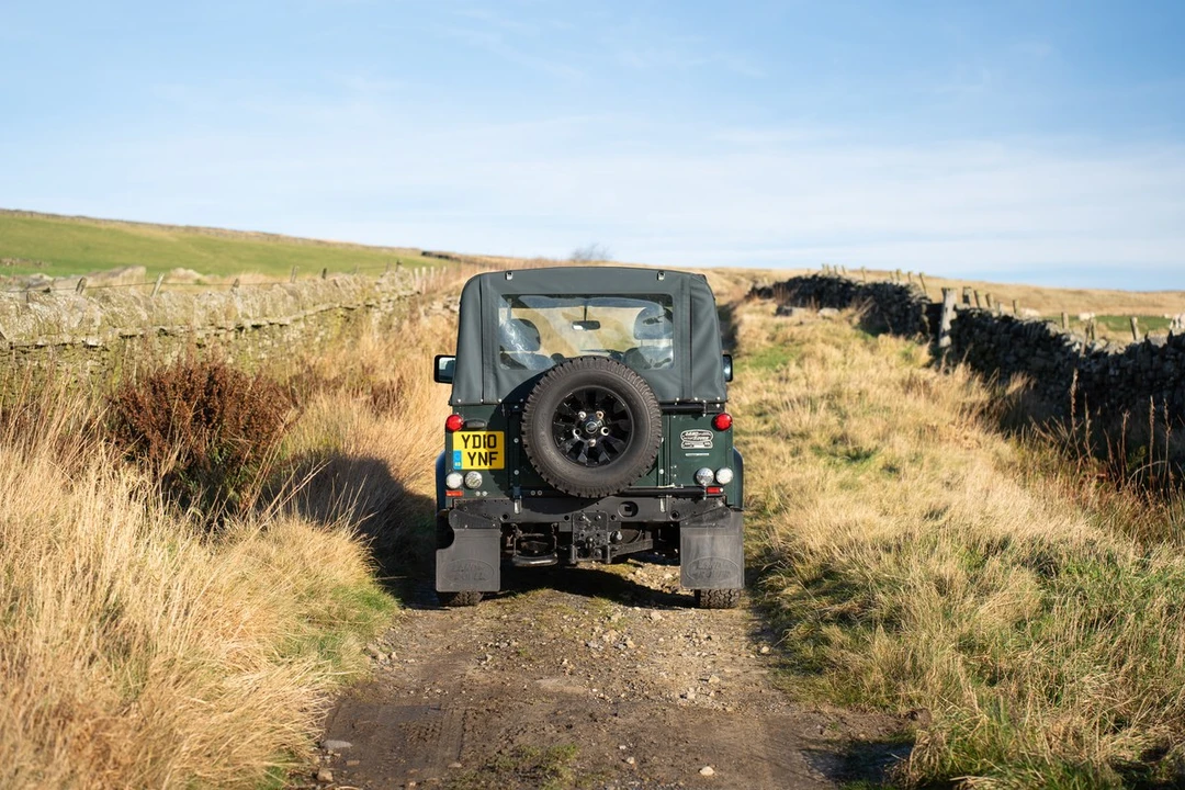 2010 Land Rover Defender 90 - Image 28 of 30