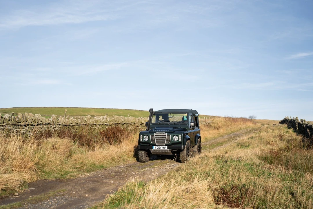 2010 Land Rover Defender 90 - Image 16 of 30