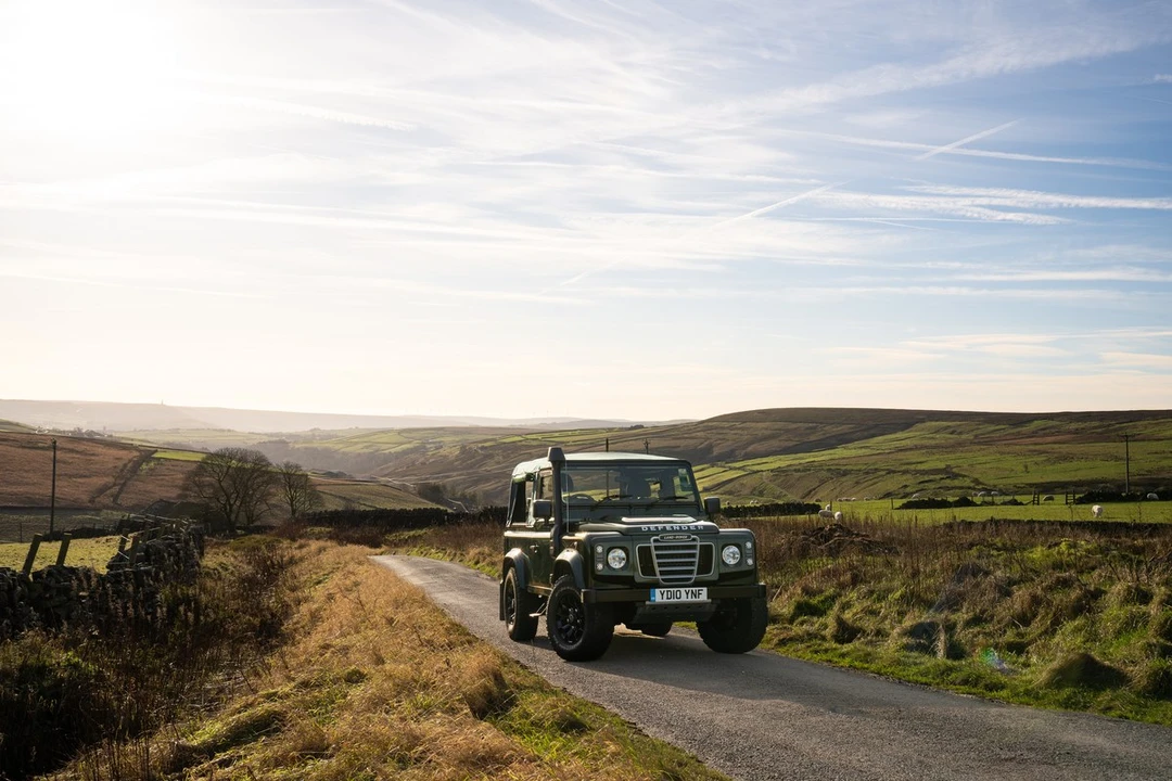 2010 Land Rover Defender 90 - Image 3 of 30