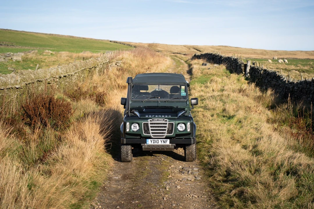 2010 Land Rover Defender 90 - Image 12 of 30