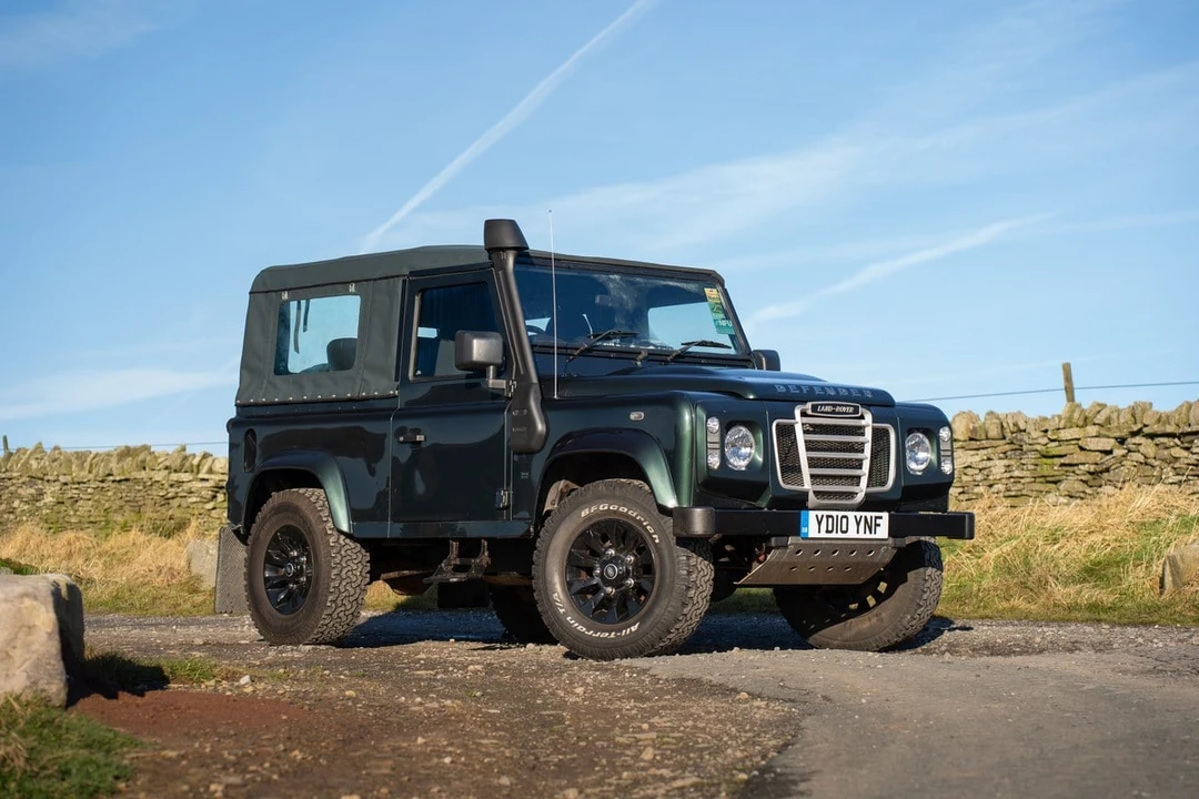2010 Land Rover Defender 90 - Image 2 of 30