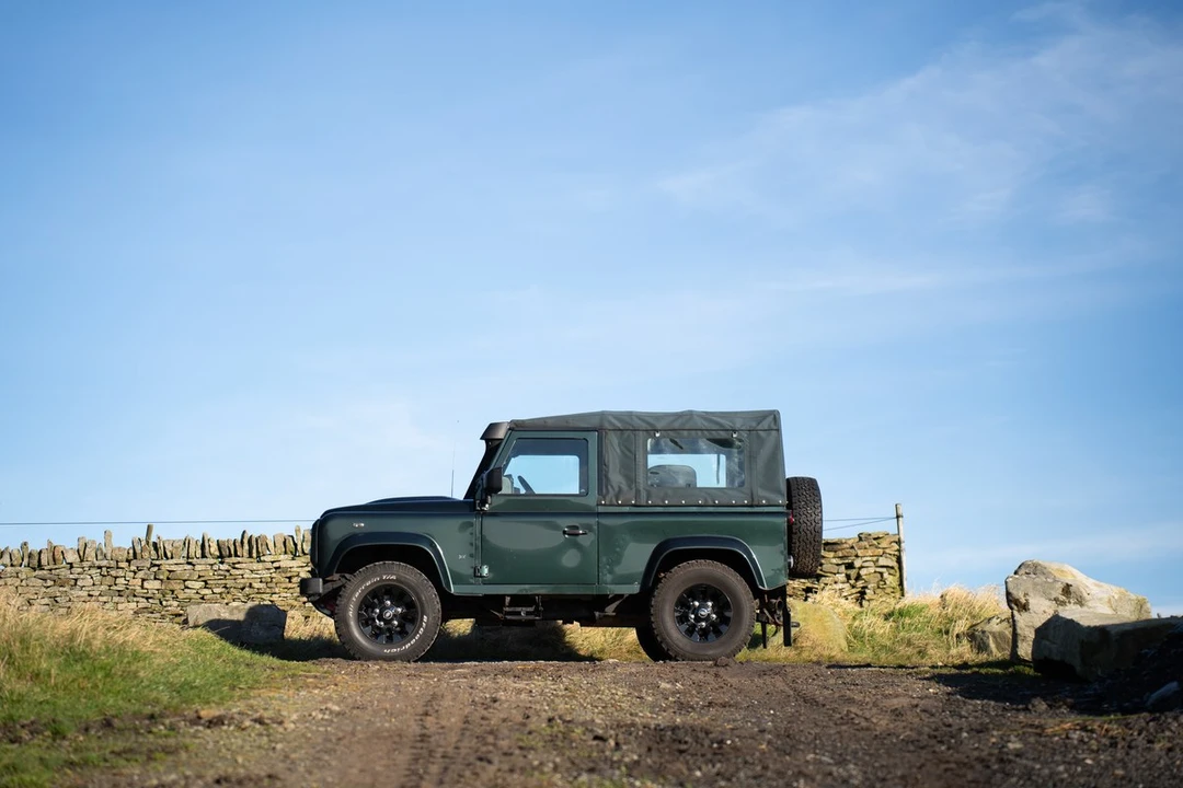 2010 Land Rover Defender 90 - Image 21 of 30