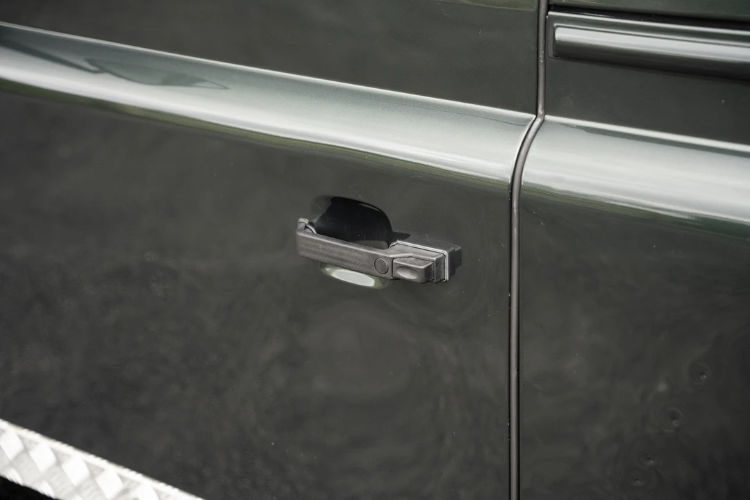 2010 Land Rover Defender 90 - Image 15 of 31