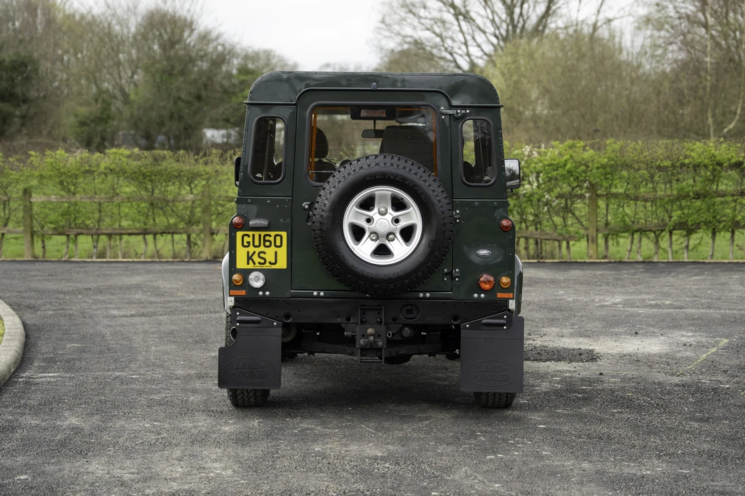 2010 Land Rover Defender 90 - Image 6 of 31