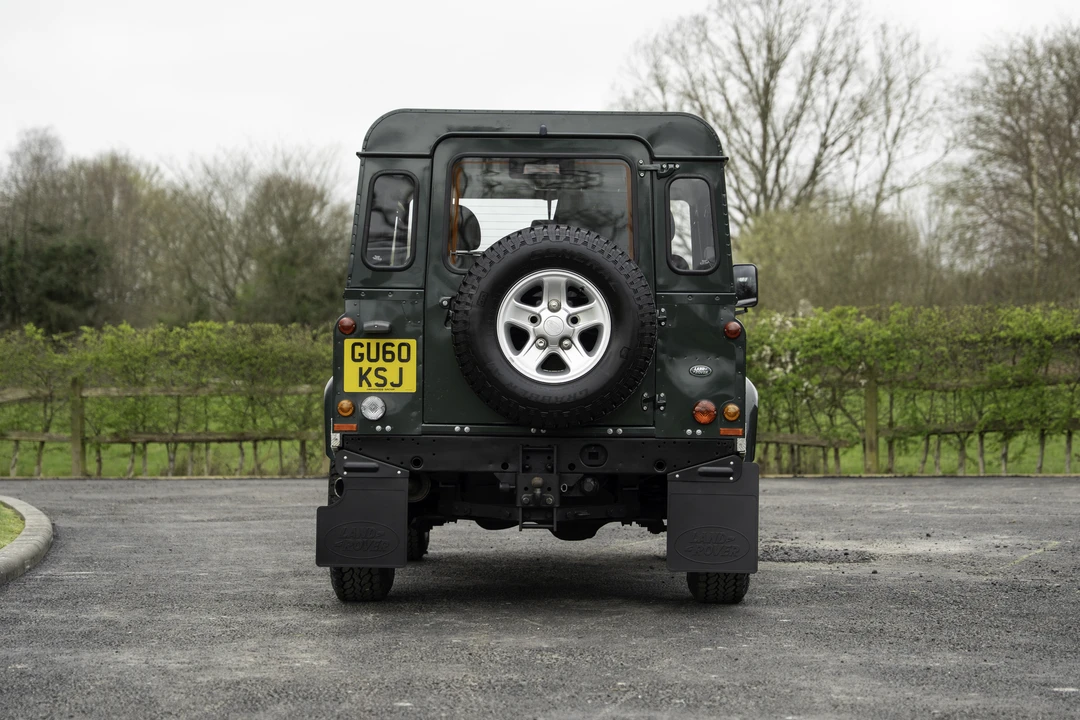 2010 Land Rover Defender 90 - Image 12 of 31