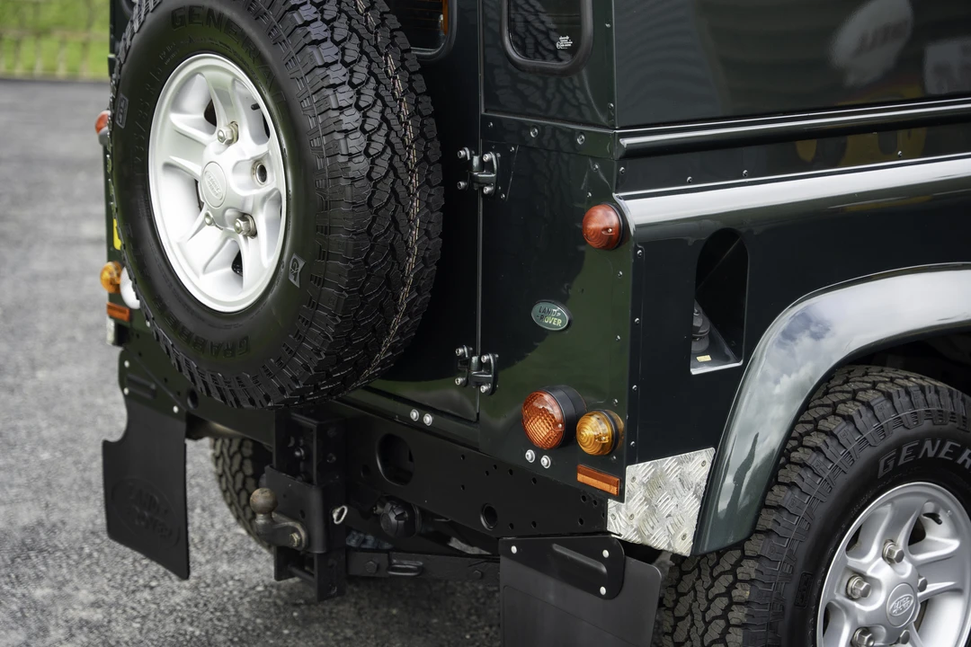 2010 Land Rover Defender 90 - Image 29 of 31
