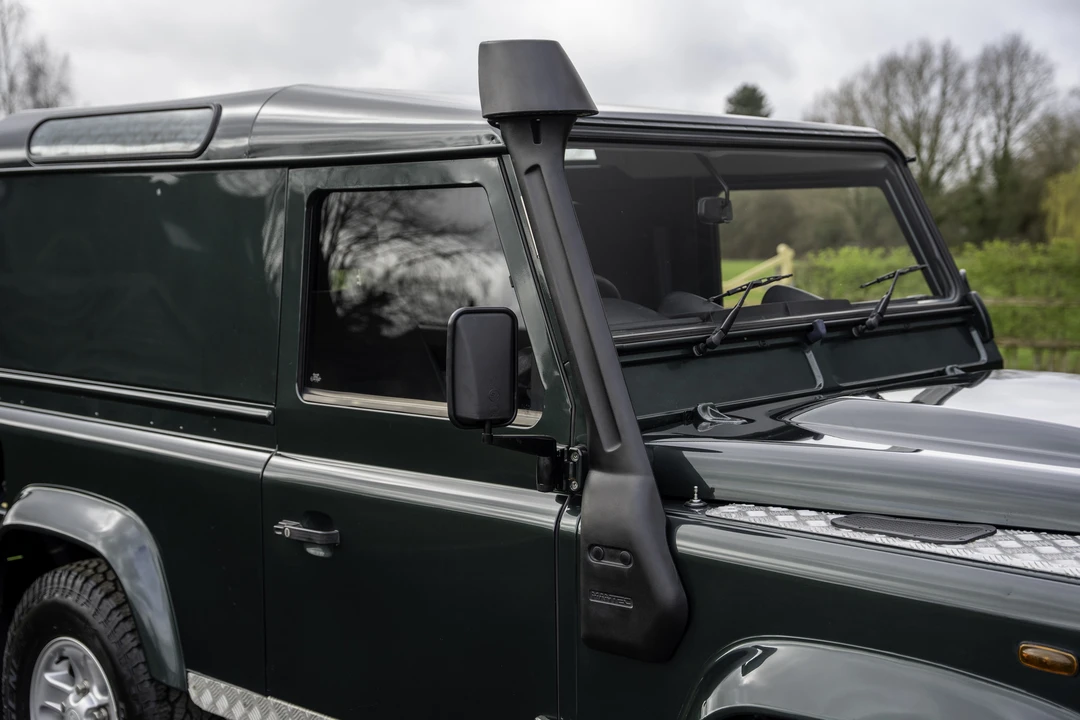 2010 Land Rover Defender 90 - Image 30 of 31