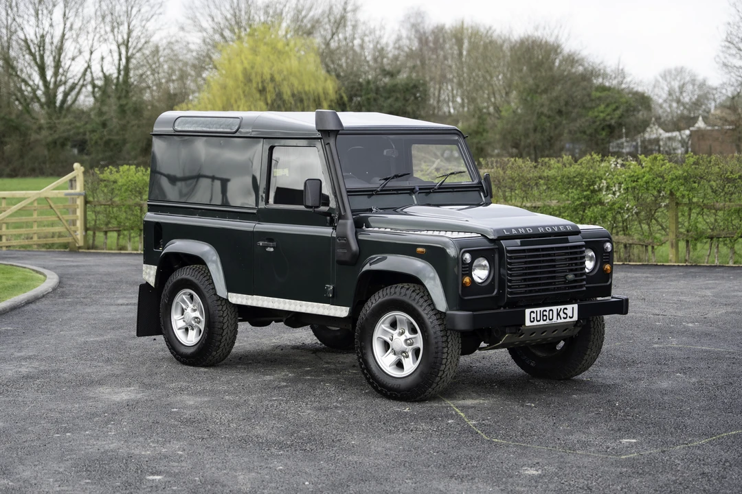 2010 Land Rover Defender 90 - Image 11 of 31
