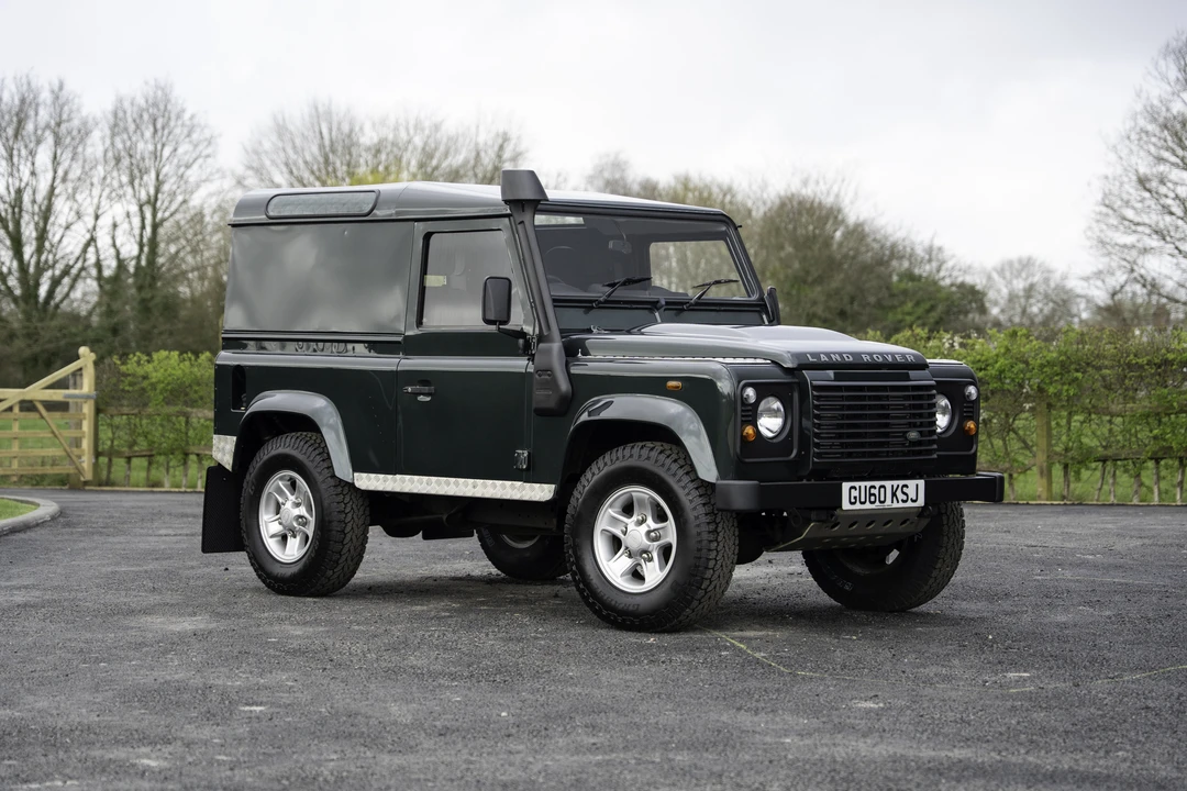 2010 Land Rover Defender 90 - Image 3 of 31