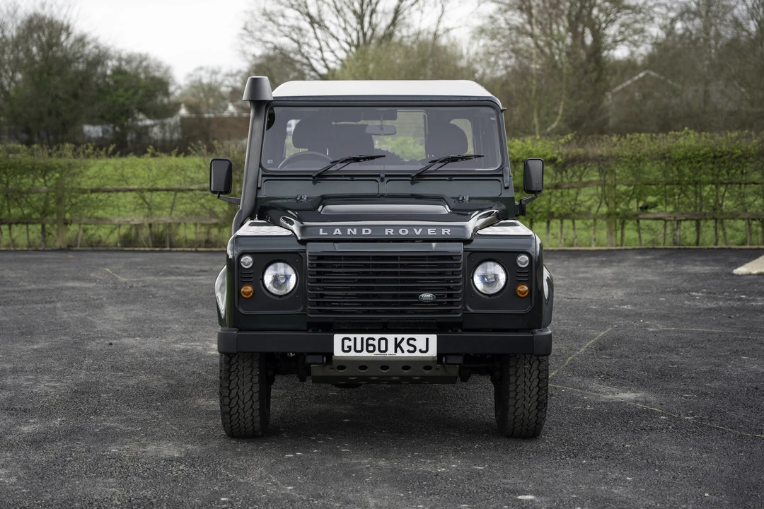 2010 Land Rover Defender 90 - Image 10 of 31