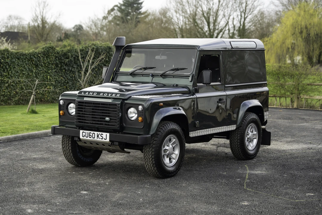 2010 Land Rover Defender 90 - Image 13 of 31