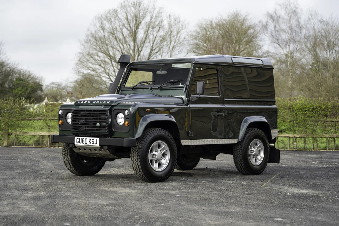 2010 Land Rover Defender 90 - Image 9 of 31