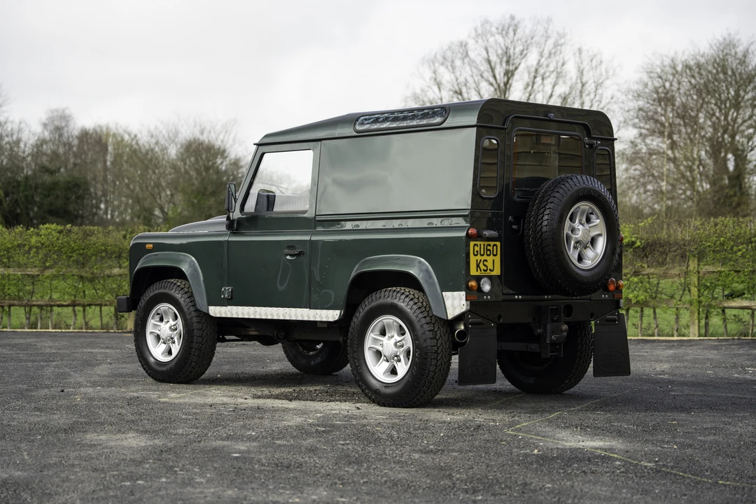 2010 Land Rover Defender 90 - Image 7 of 31