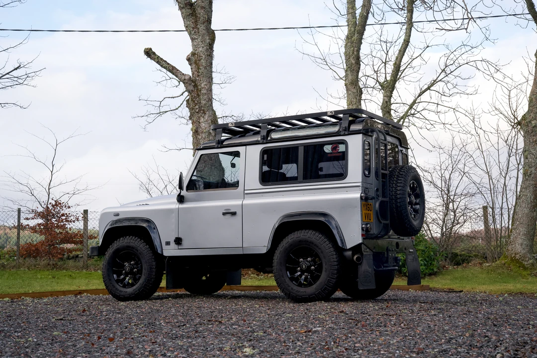 2010 Land Rover Defender 90 - Image 7 of 31
