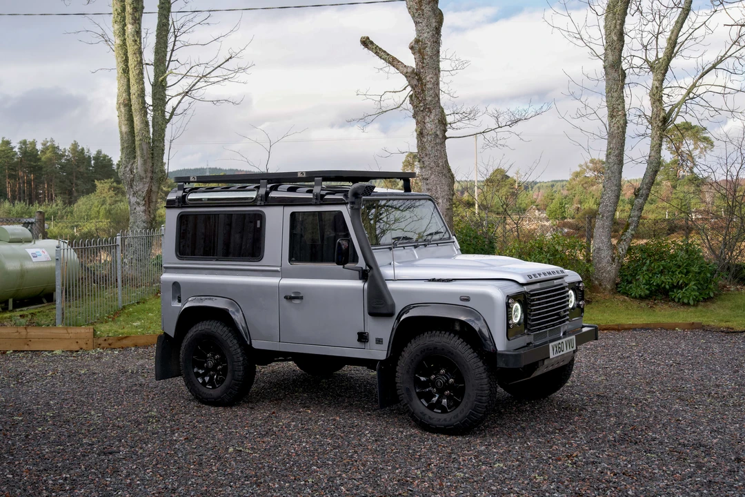 2010 Land Rover Defender 90 - Image 3 of 31