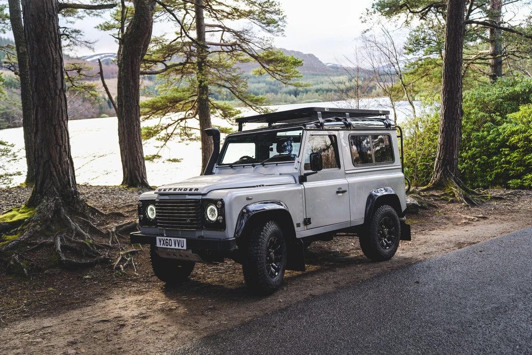 2010 Land Rover Defender 90 - Image 11 of 31