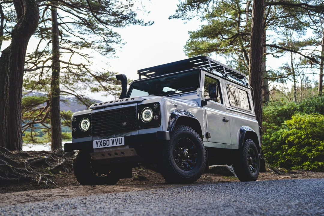 2010 Land Rover Defender 90 - Image 13 of 31