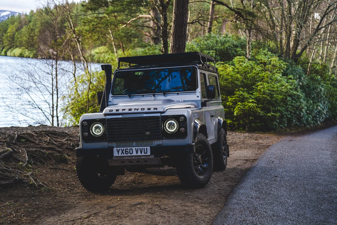 2010 Land Rover Defender 90 - Image 14 of 31
