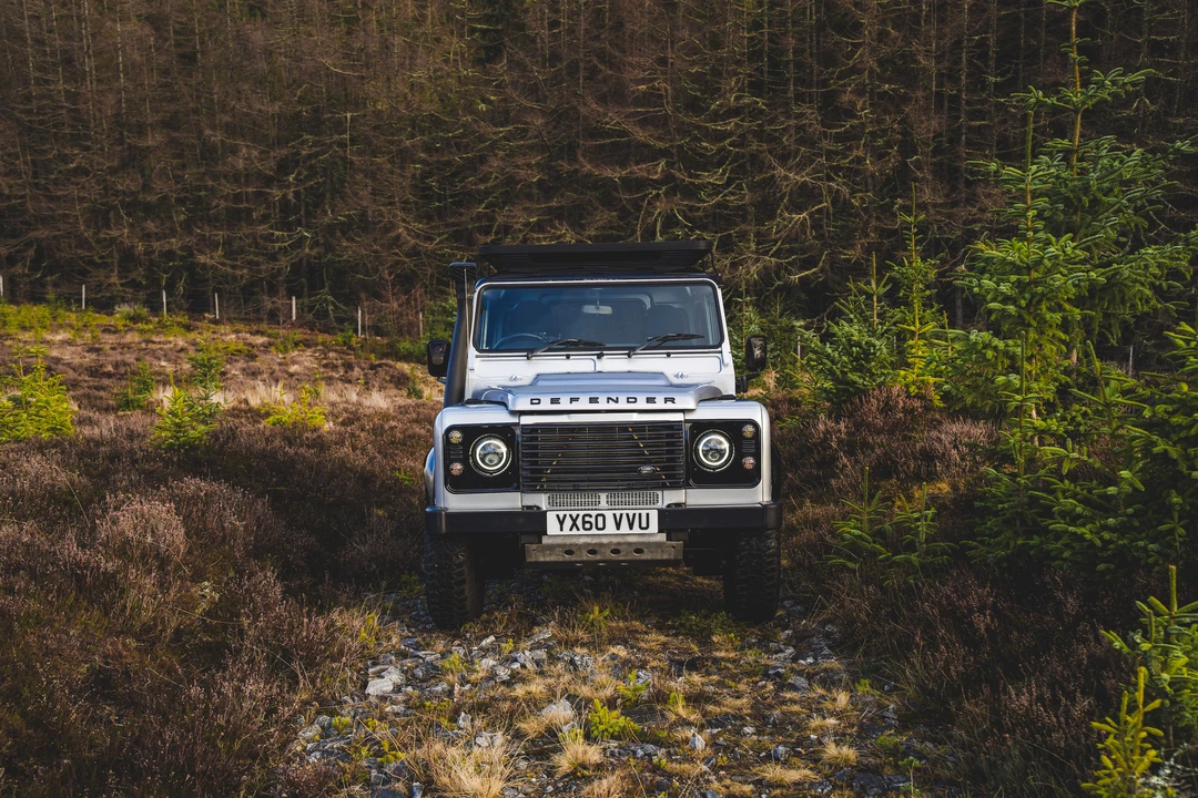 2010 Land Rover Defender 90 - Image 2 of 31