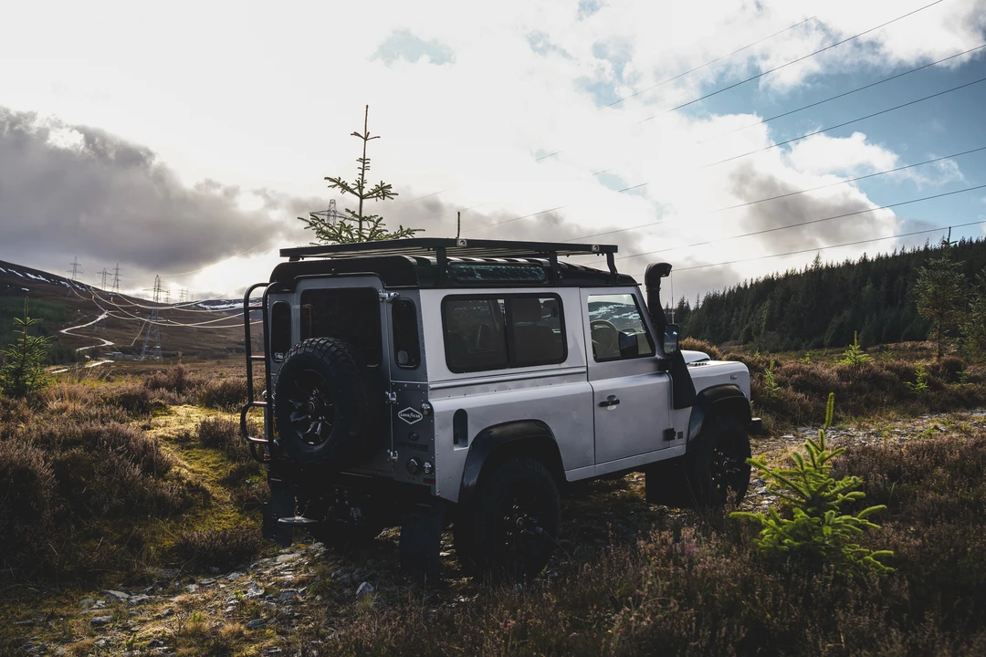 2010 Land Rover Defender 90 - Image 17 of 31