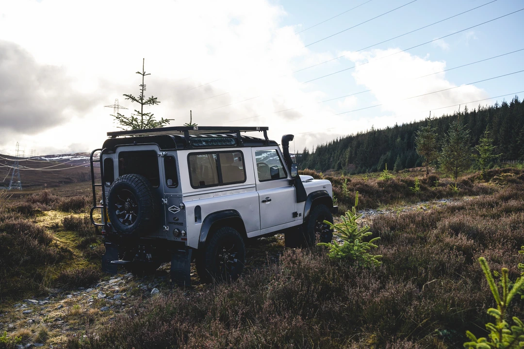 2010 Land Rover Defender 90 - Image 19 of 31