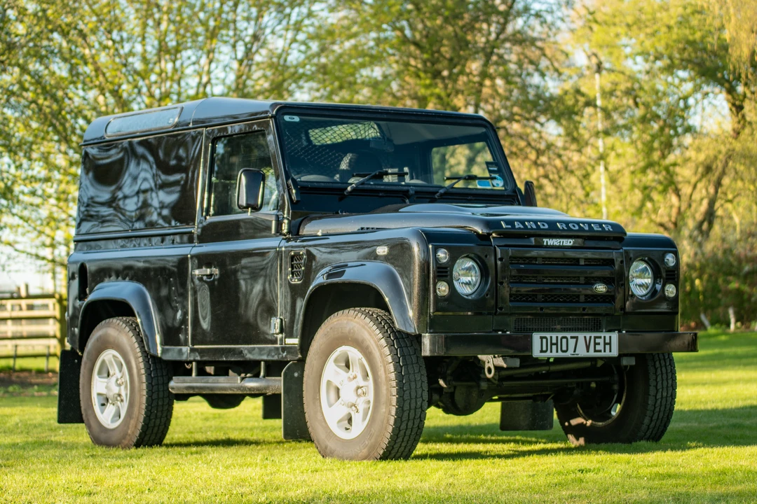 2010 Land Rover Defender 90 - Image 9 of 31