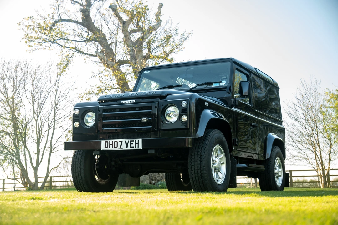 2010 Land Rover Defender 90 - Image 11 of 31