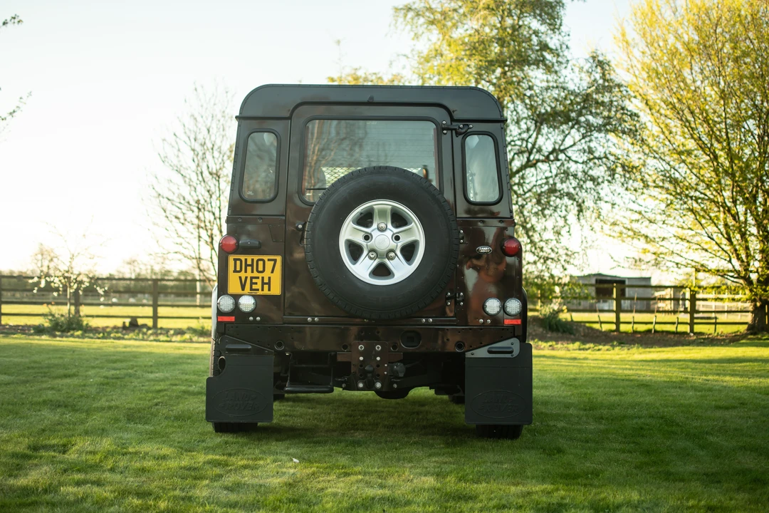 2010 Land Rover Defender 90 - Image 6 of 31