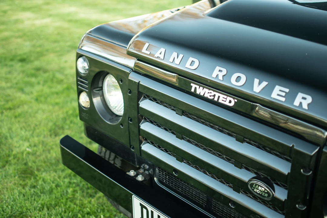 2010 Land Rover Defender 90 - Image 14 of 31