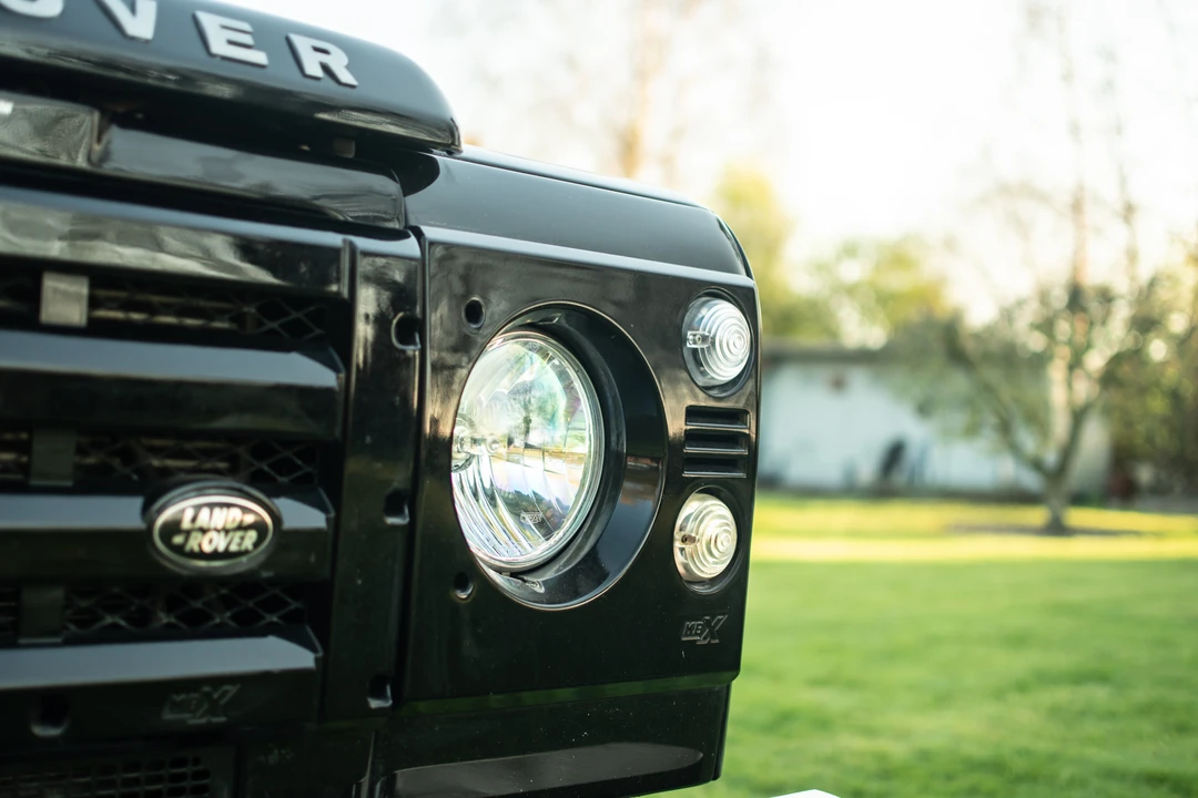 2010 Land Rover Defender 90 - Image 15 of 31