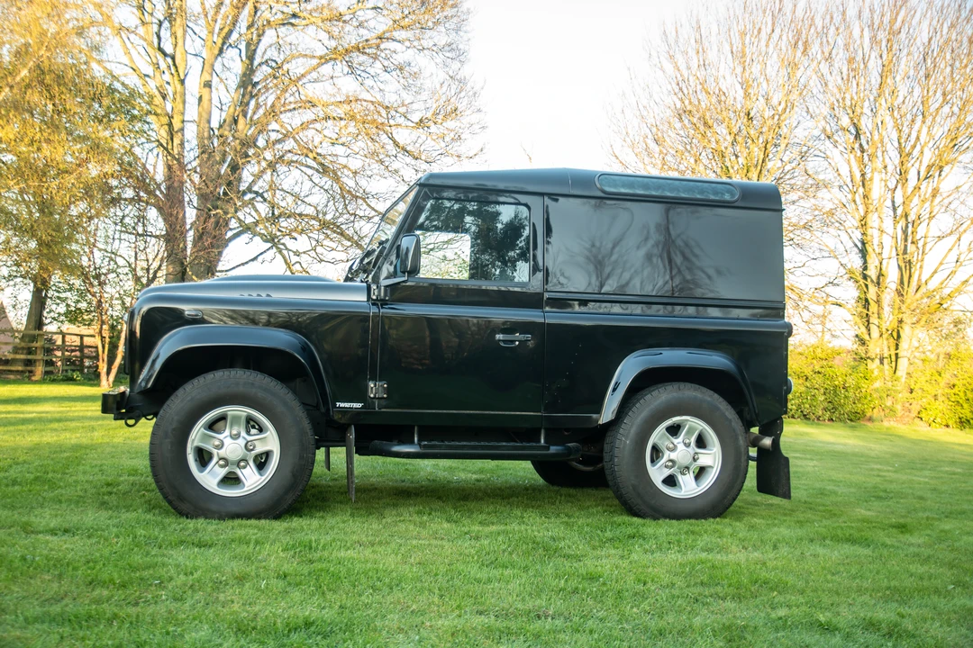 2010 Land Rover Defender 90 - Image 12 of 31