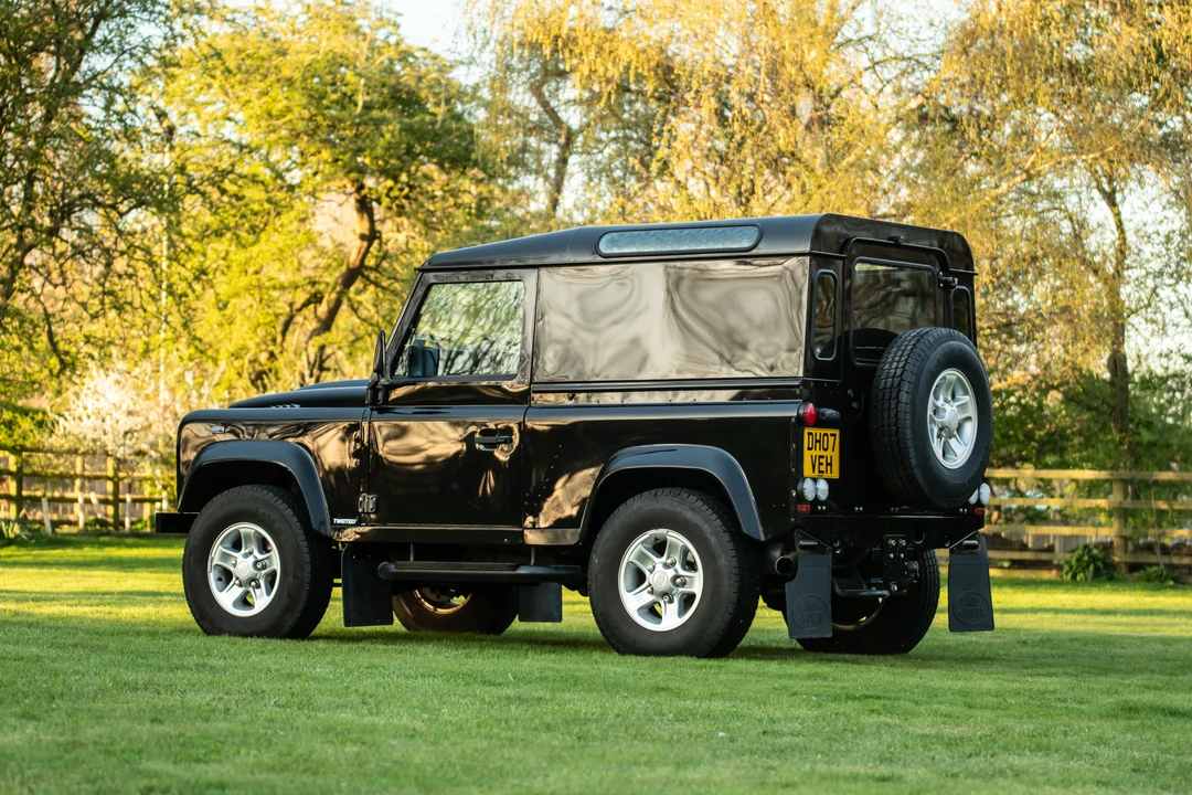 2010 Land Rover Defender 90 - Image 13 of 31