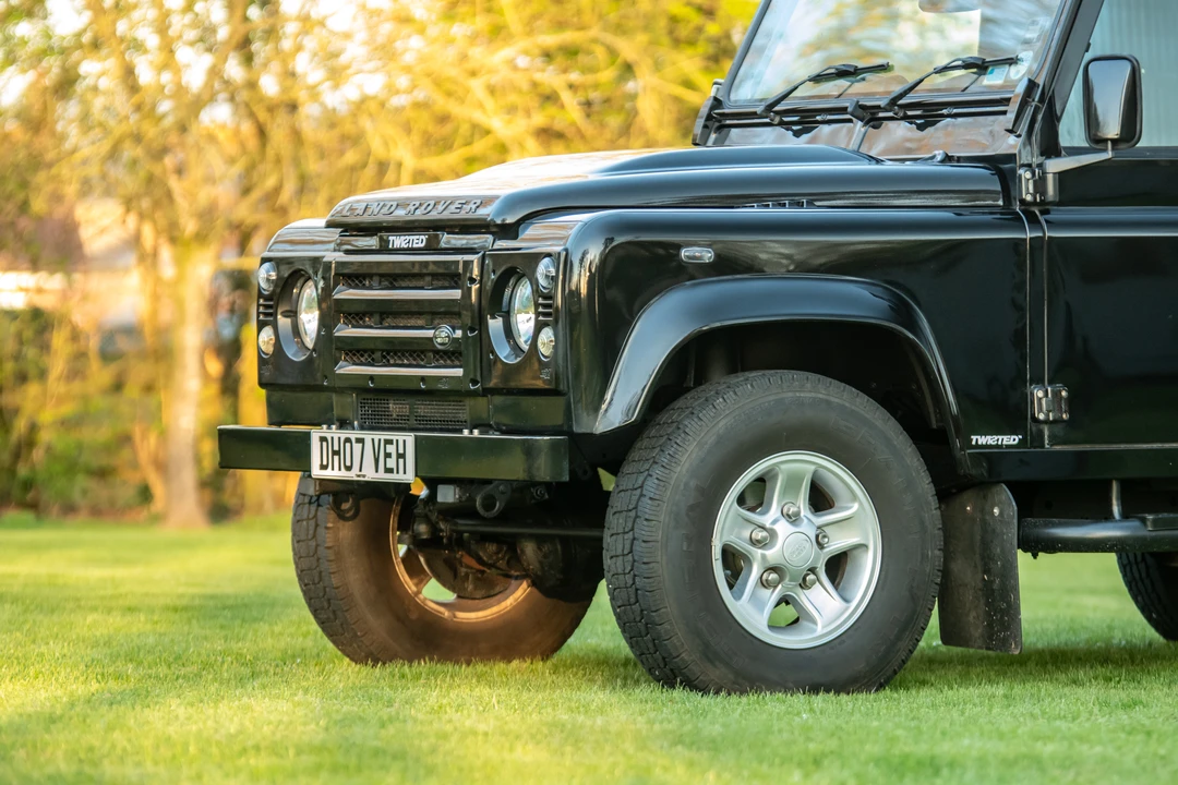 2010 Land Rover Defender 90 - Image 16 of 31