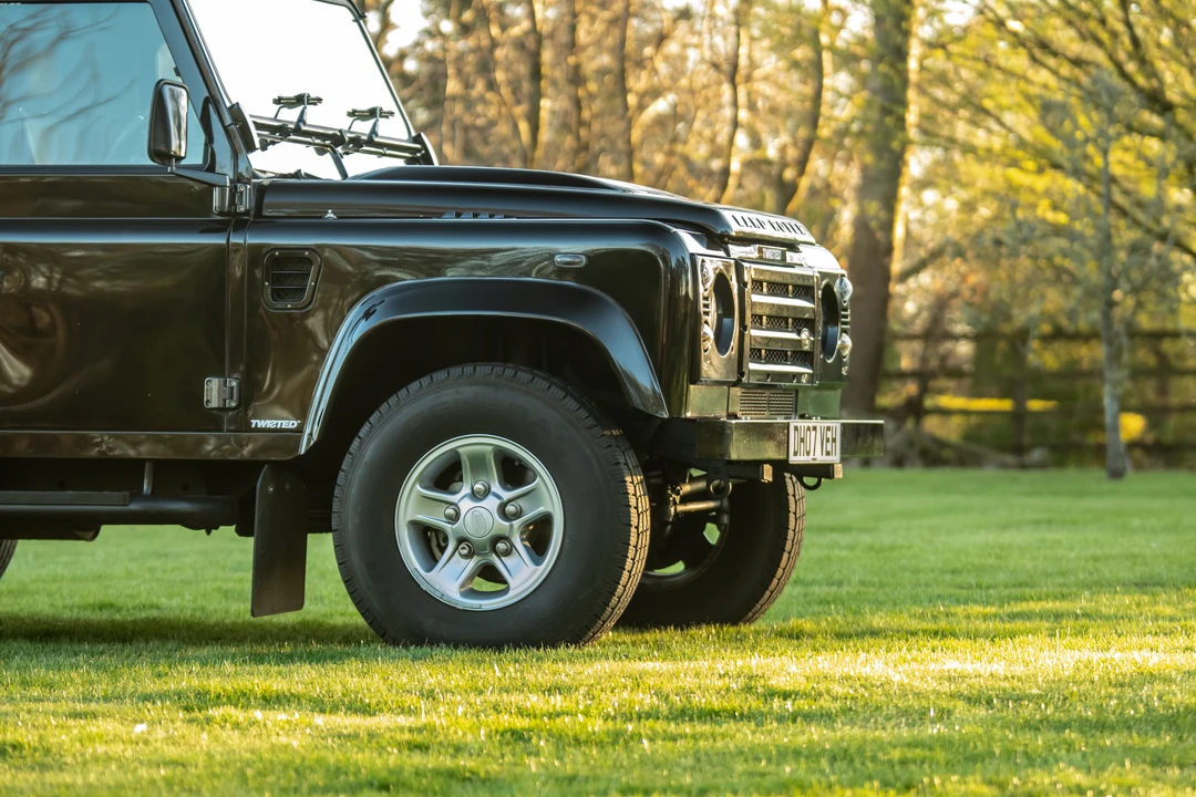 2010 Land Rover Defender 90 - Image 17 of 31