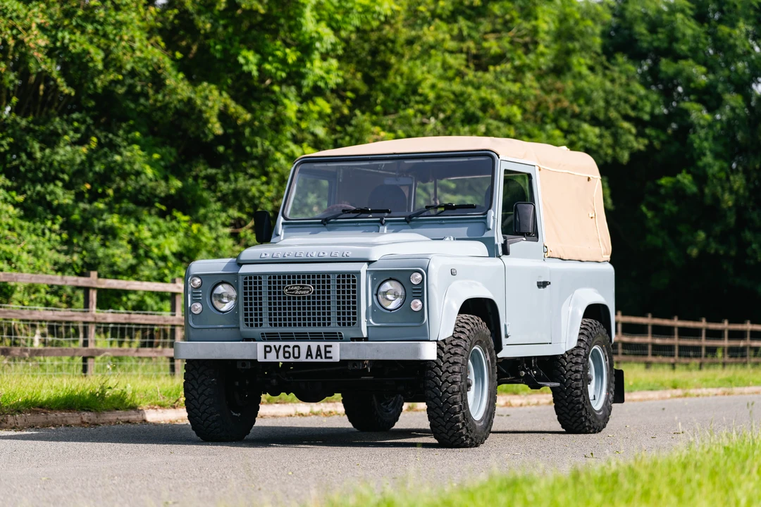 2010 Land Rover Defender 90 - Image 3 of 31