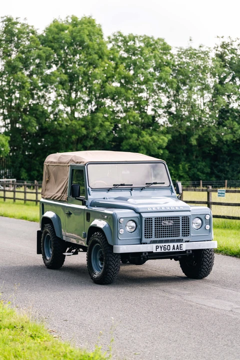 2010 Land Rover Defender 90 - Image 25 of 31
