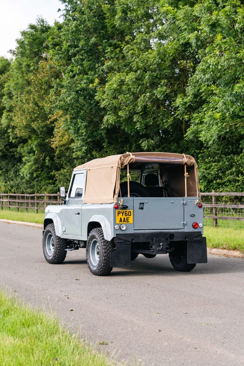 2010 Land Rover Defender 90 - Image 30 of 31