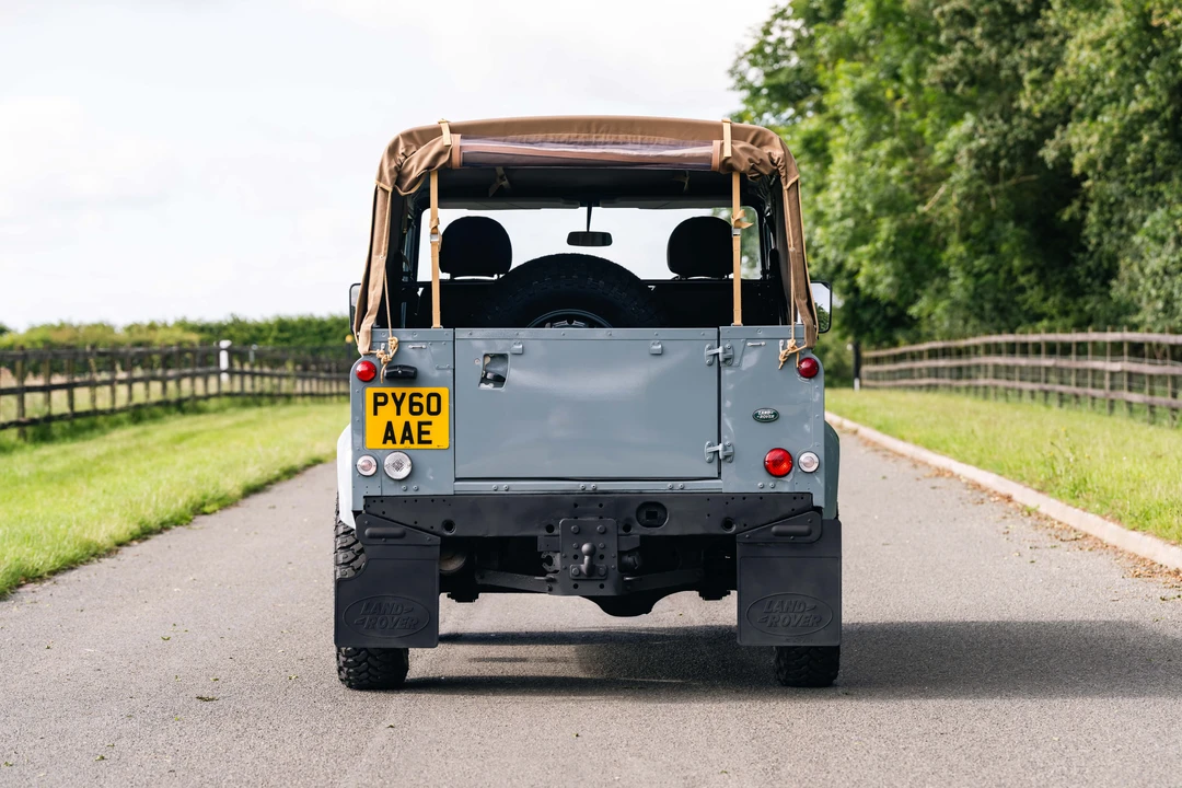 2010 Land Rover Defender 90 - Image 6 of 31