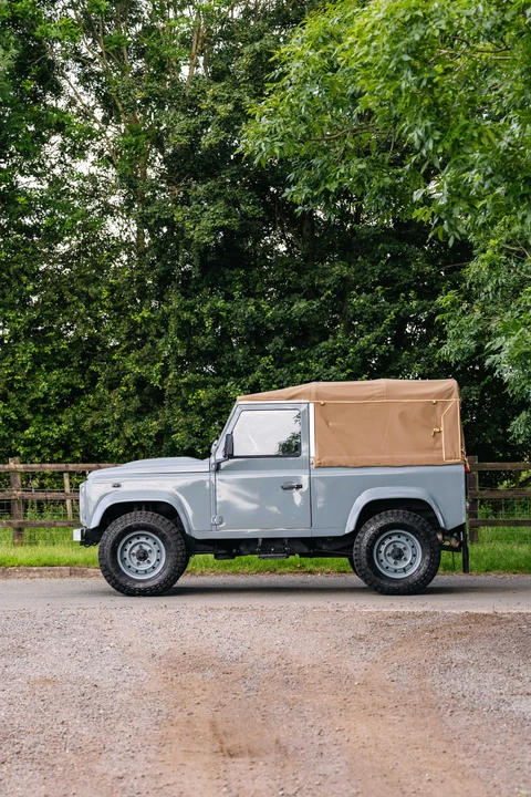 2010 Land Rover Defender 90 - Image 20 of 31